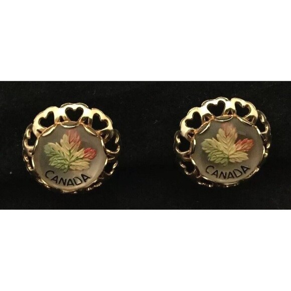 Vintage BM Co Canada Maple Leaf Red Green Screw Back Earrings Gold Tone - Picture 1 of 6